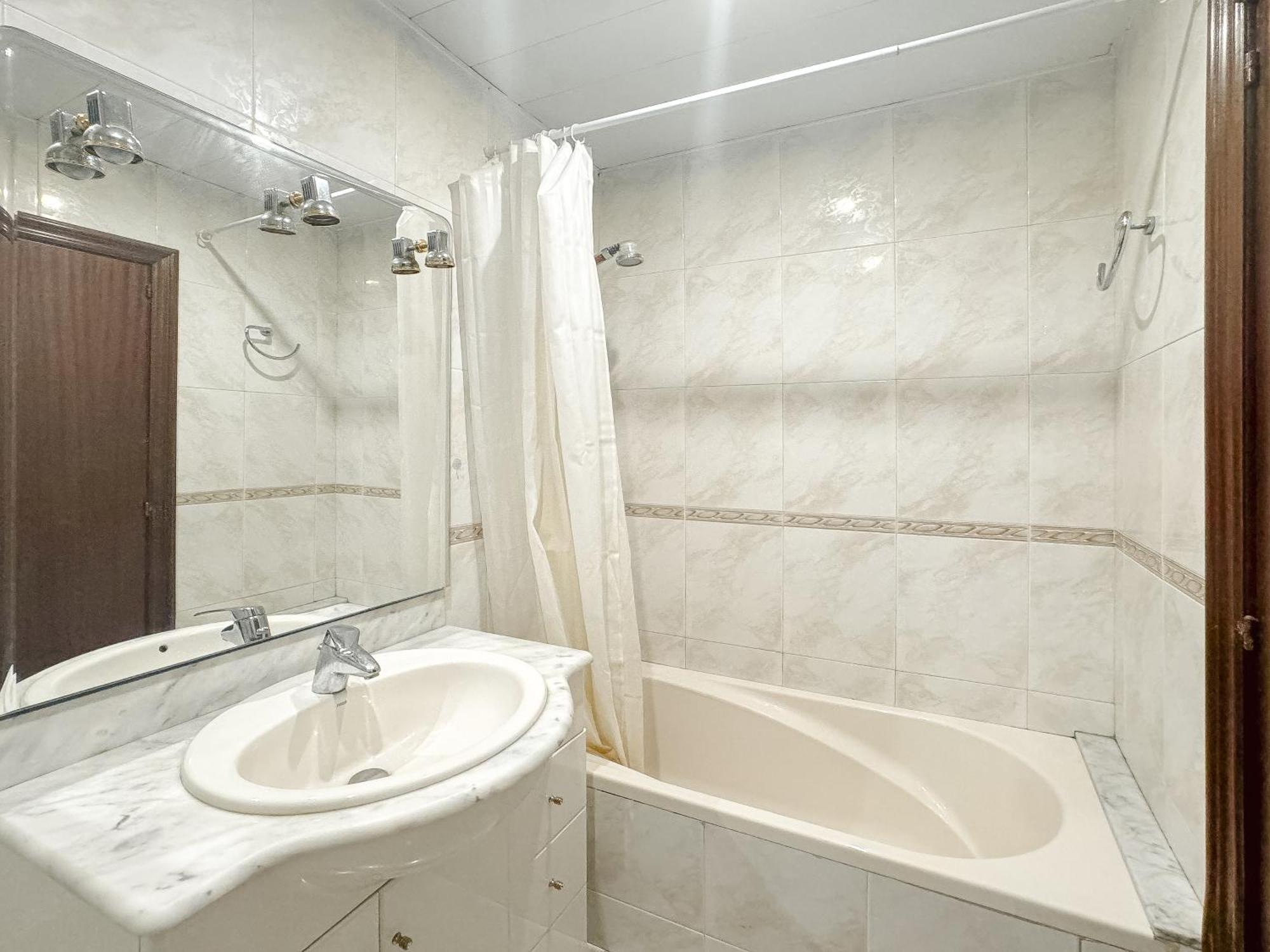 Charming Rooms In Shared Apartment Near Camp Nou 巴塞罗那 外观 照片