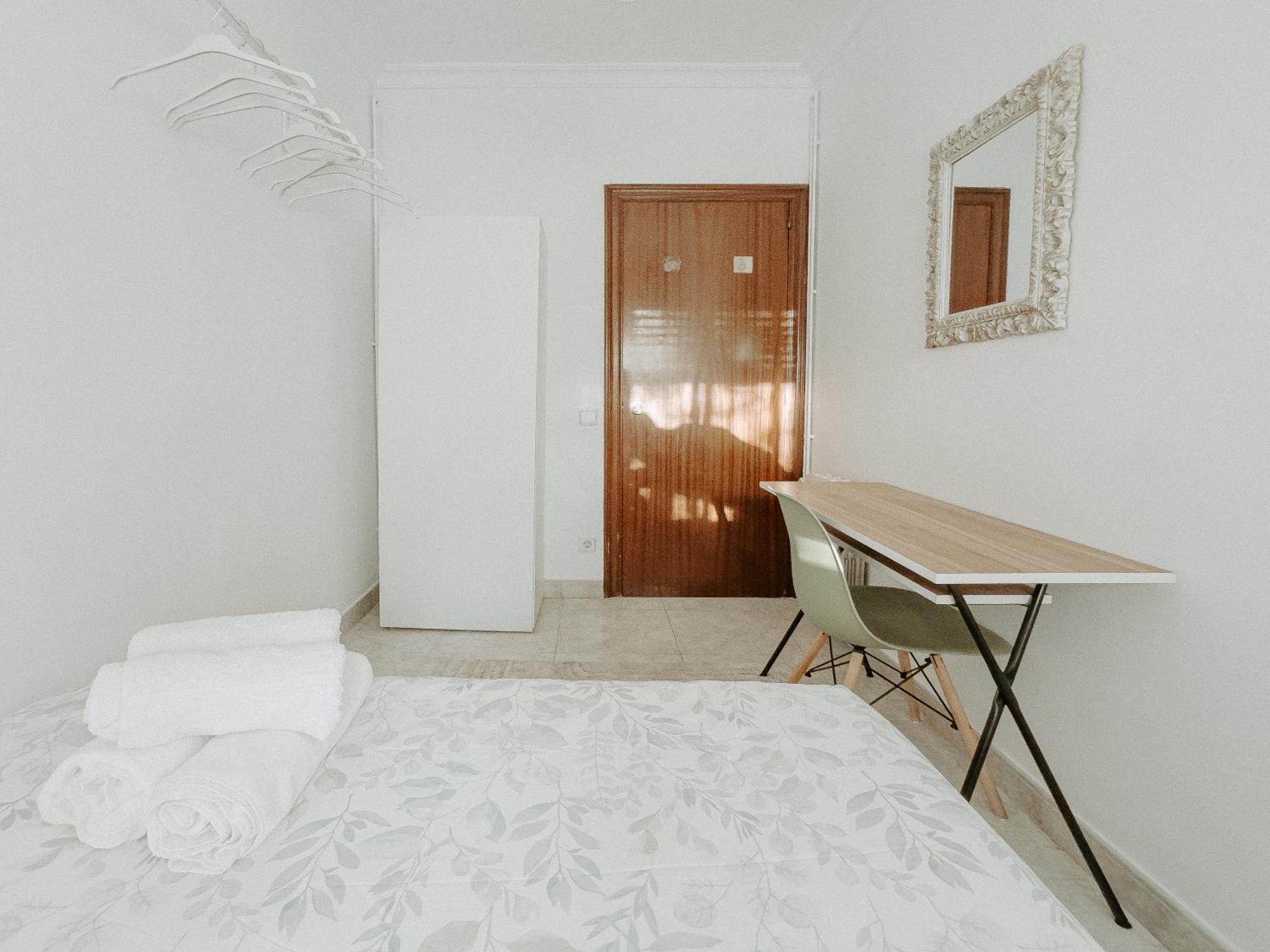 Charming Rooms In Shared Apartment Near Camp Nou 巴塞罗那 客房 照片