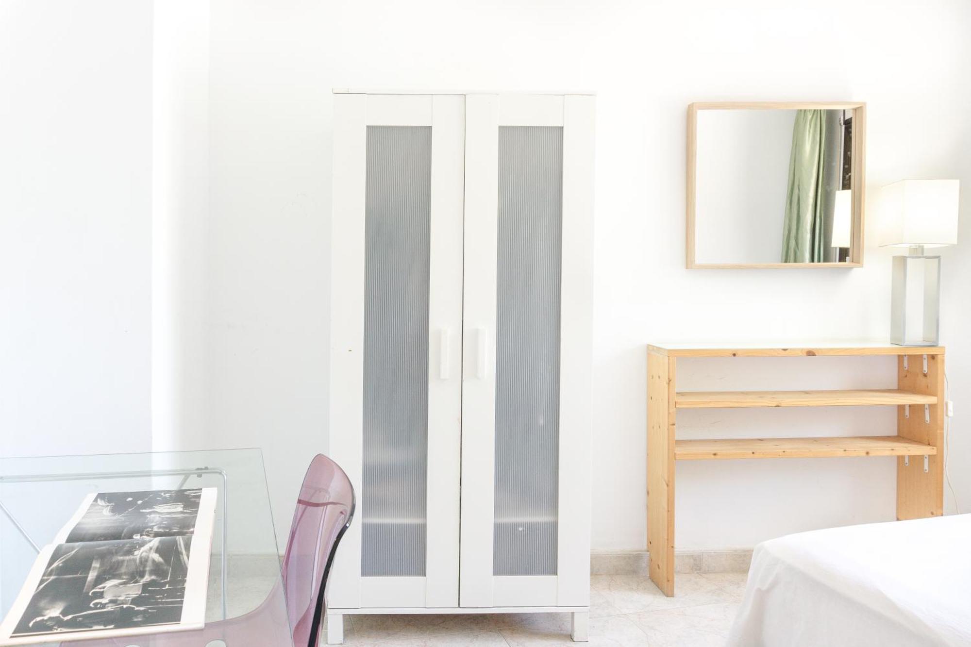 Charming Rooms In Shared Apartment Near Camp Nou 巴塞罗那 外观 照片